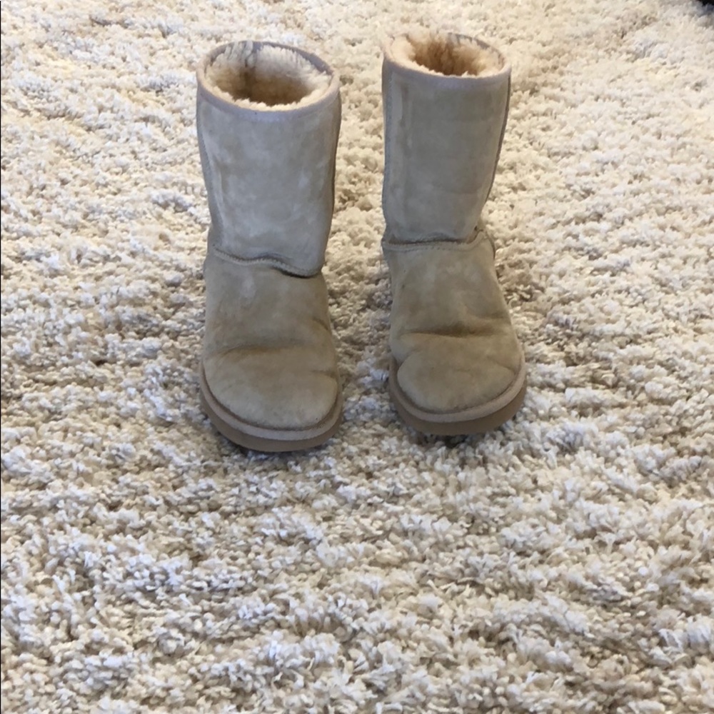 Short ugg size 8 sand color
